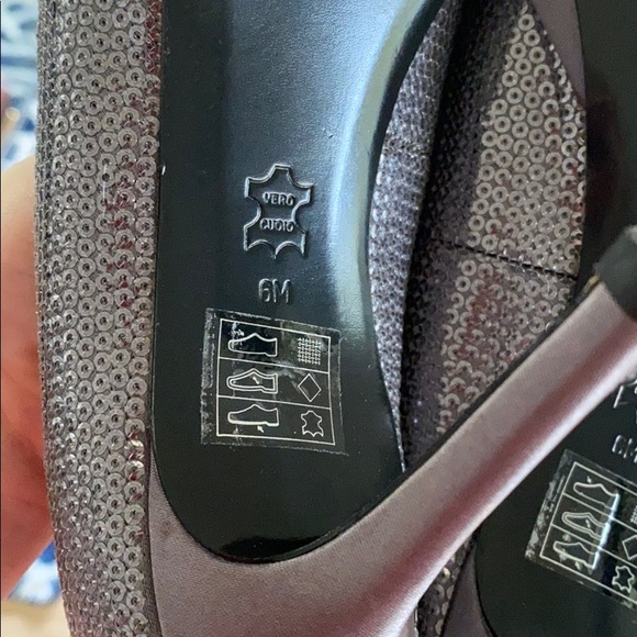 🎀 DONATED Moda Spana Silver Heels with Bow 🎀 - Picture 5 of 6